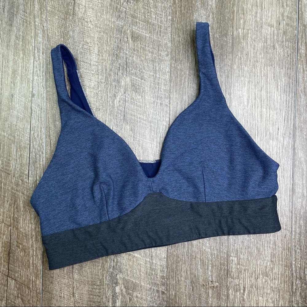 Outdoor Voices Navy Plunge Sports Bra Size Medium